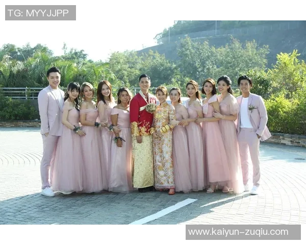 福登女友晒出钻戒引发结婚猜想两人已育有三子女幸福生活曝光