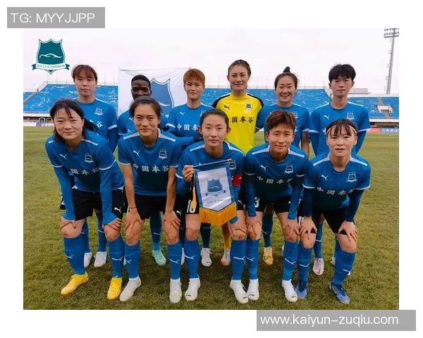 武汉车谷江大女足赛后自豪展示国旗合影庆祝中国骄傲时刻